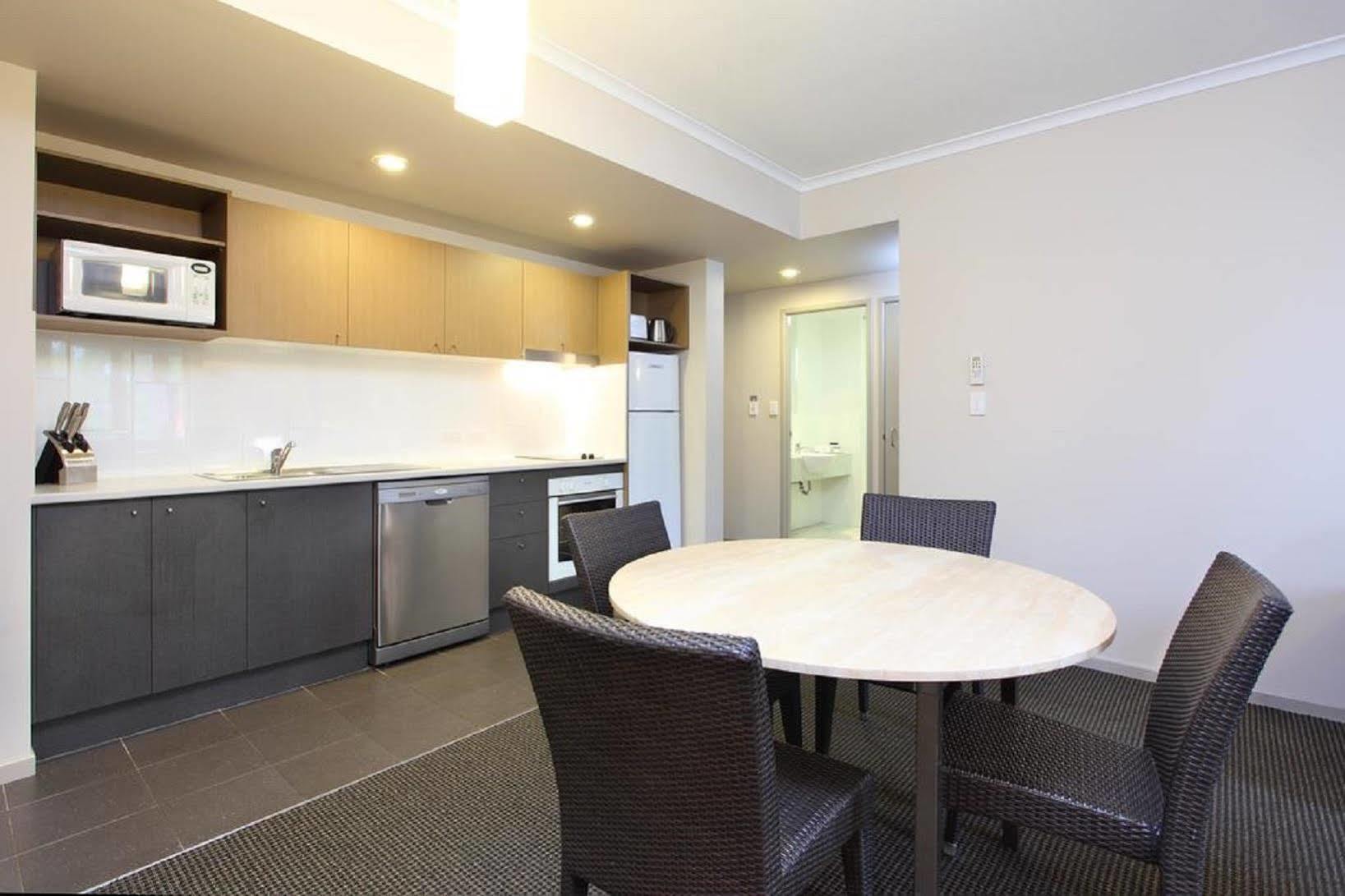 Brisbane International Virginia Hotel ภายนอก รูปภาพ